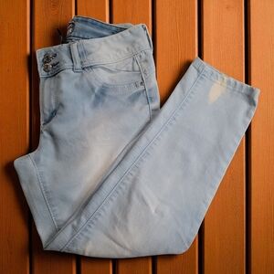 AMETHYST BODY CON JEANS - Size 7 Skinny Light Blue Cropped Jeans